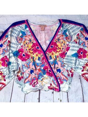 NWOT Women’s Medium Flying Tomato Cropped Kimono Sleeve Floral Top